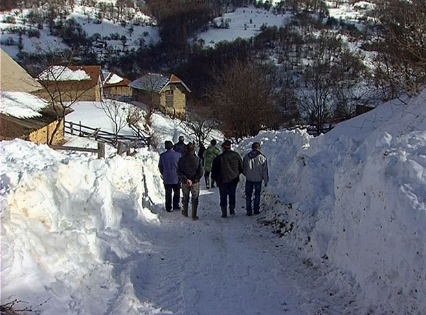 Мештанима старопланинских села Топли До и Засковци однети пакети хране и лекова